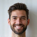 Foto di Davide, 25 anni, con un'aria determinata